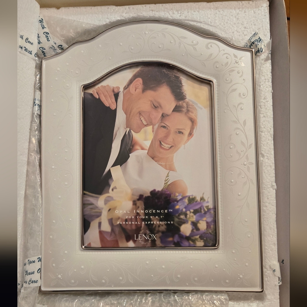 NIB, Lenox Opal Innocence Pattern Photo Frame, Sz. 5 X 7